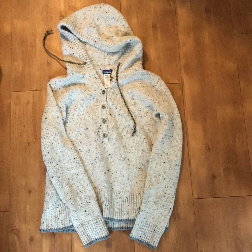 NWOT Patagonia wool hoody, L